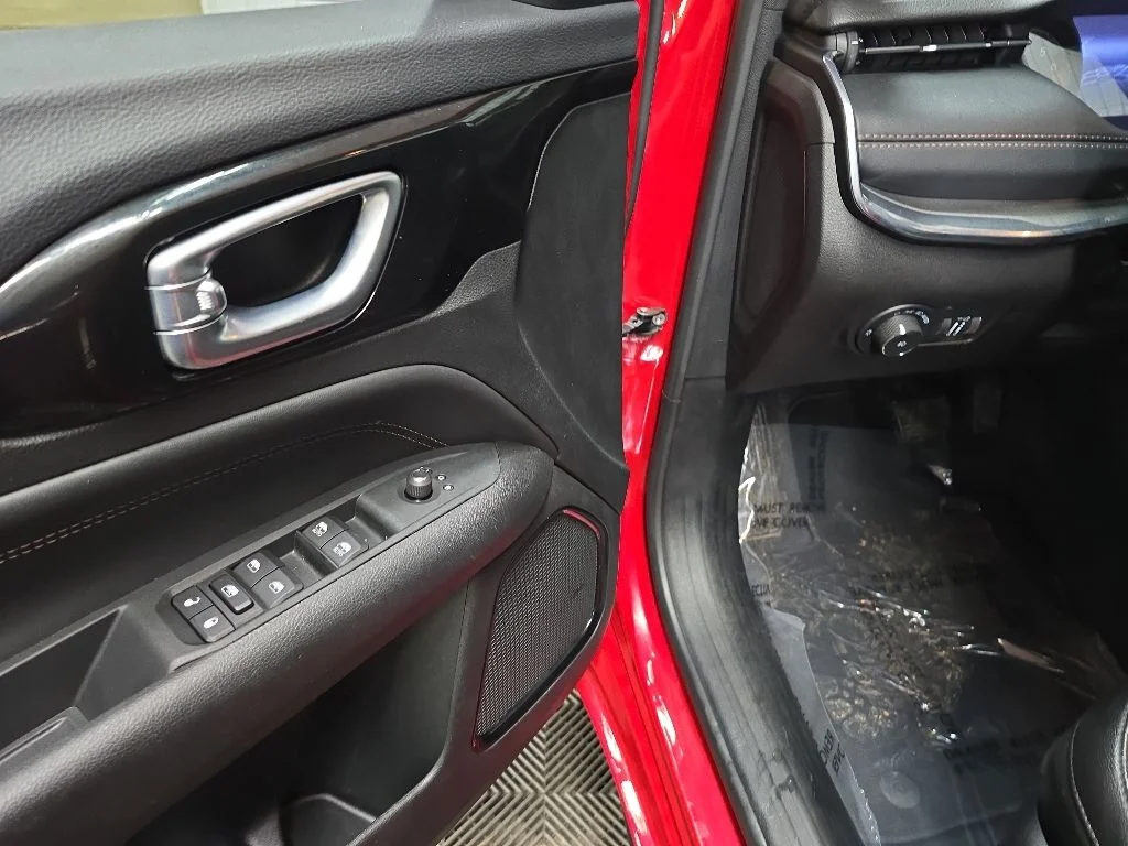 Used 2022 Red Jeep Limited image 27