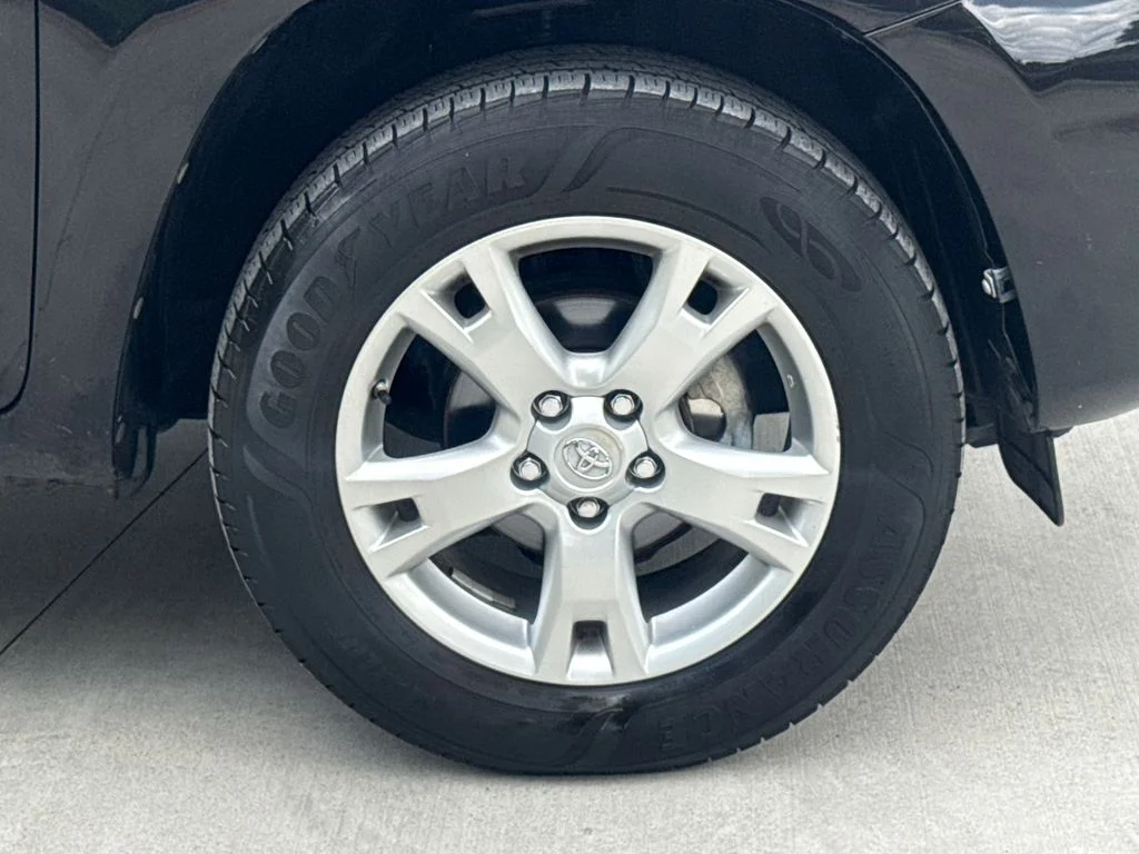 Used 2012 Black Toyota Base image 11