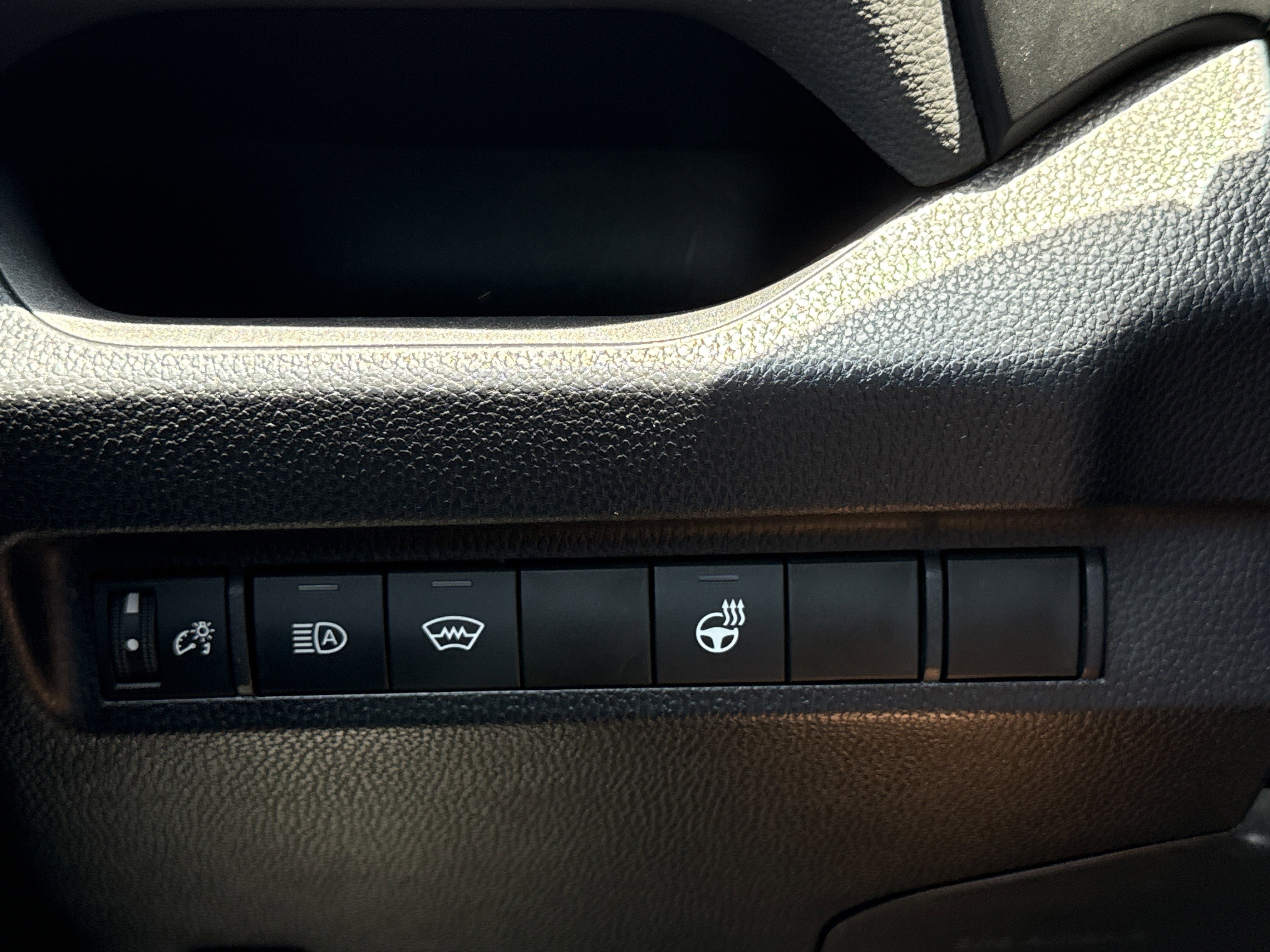 2023 Toyota RAV4 XLE - Photo 18