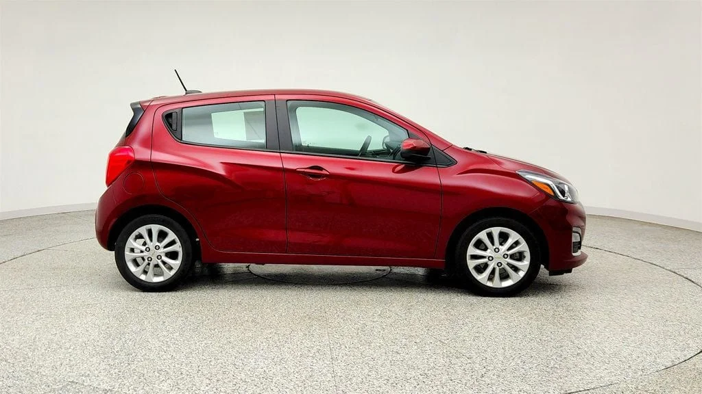 Used 2022 Crimson Chevrolet 4dr Hatchback CVT 1LT image 4