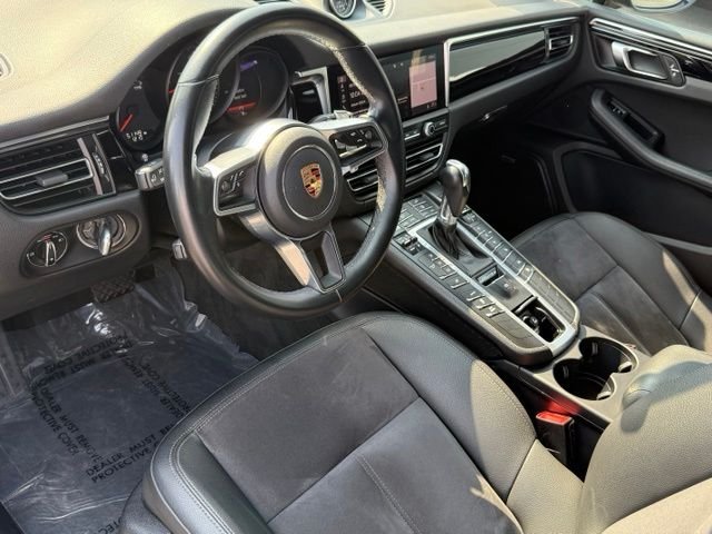 Used 2020  Porsche  image 4