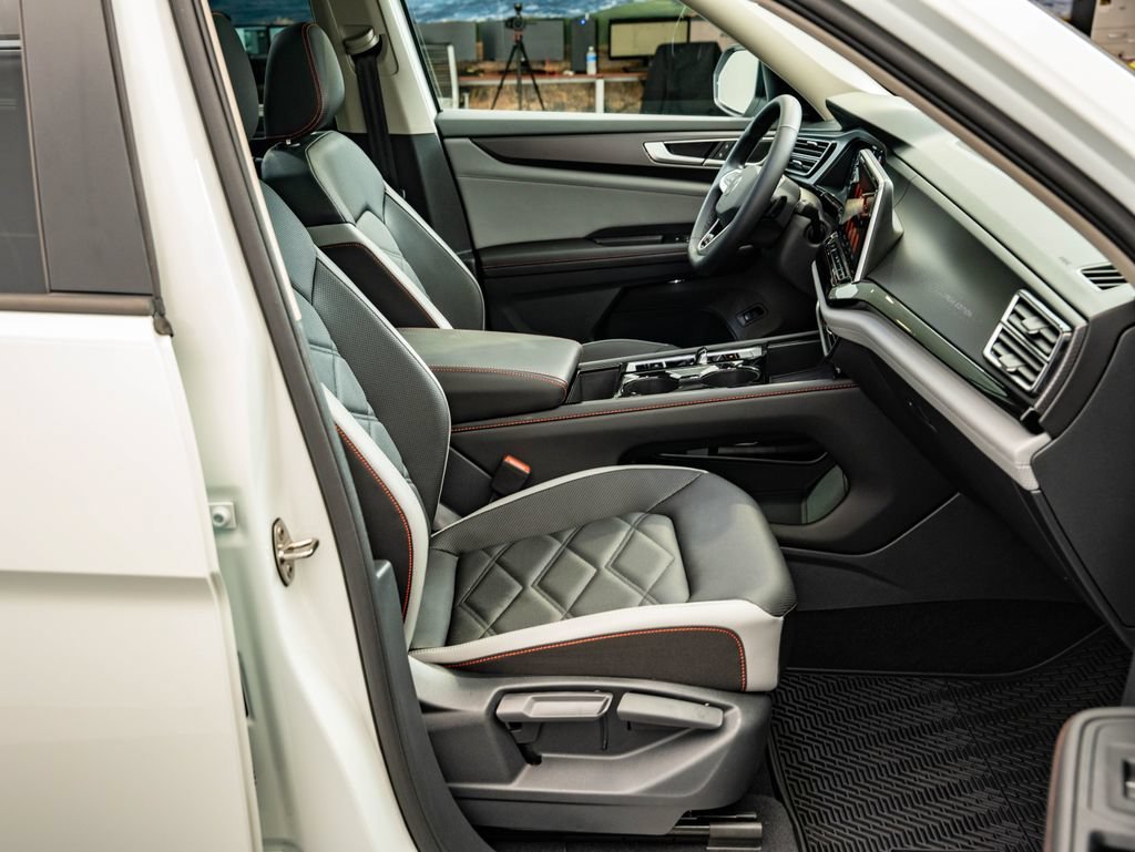 Used 2025 Pure White Volkswagen 2.0T Peak Edition image 25