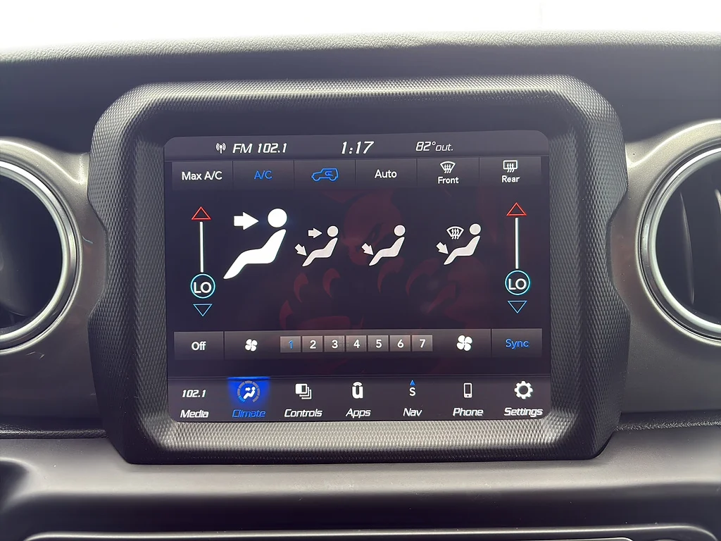 Used 2020 GREEN Jeep  image 24