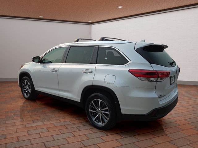 Used 2019 Blizzard Pearl Toyota XLE image 32