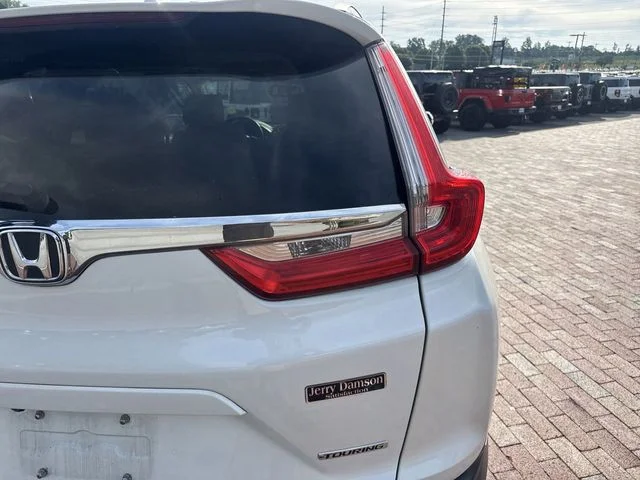 Used 2018 White Honda Touring image 11
