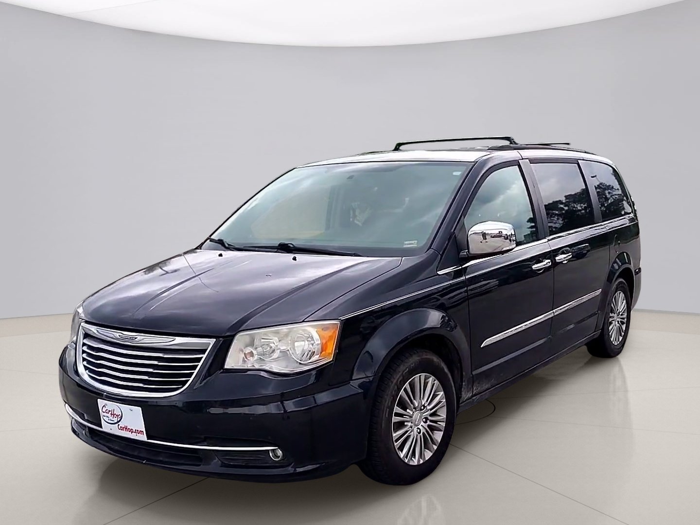 2013 Chrysler Town & Country Touring-L's photo