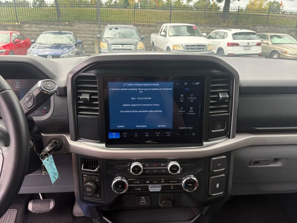 Used 2025 Blue Metallic Ford XLT image 9