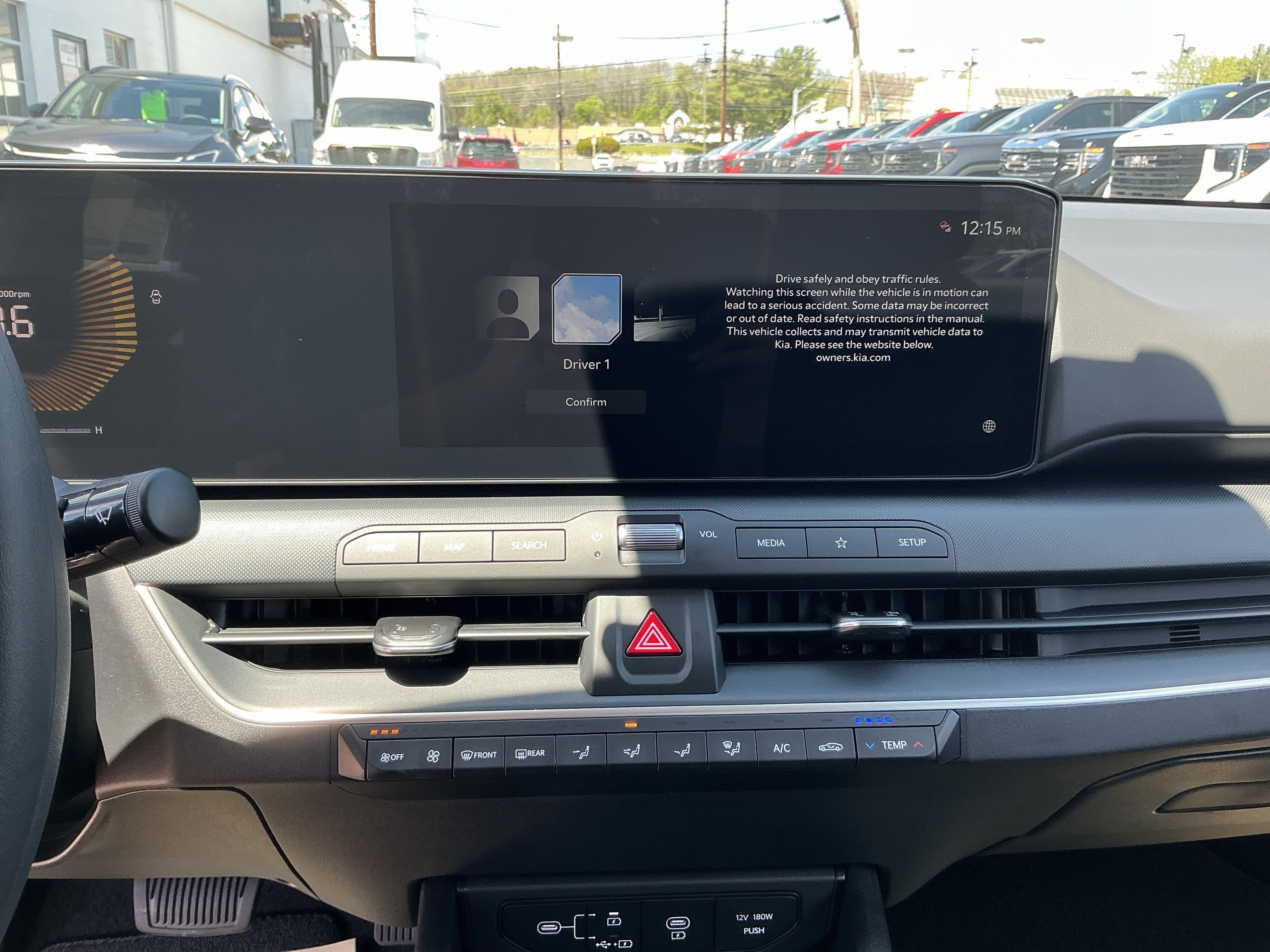 New 2026 Snow White Pearl Kia LXS image 18