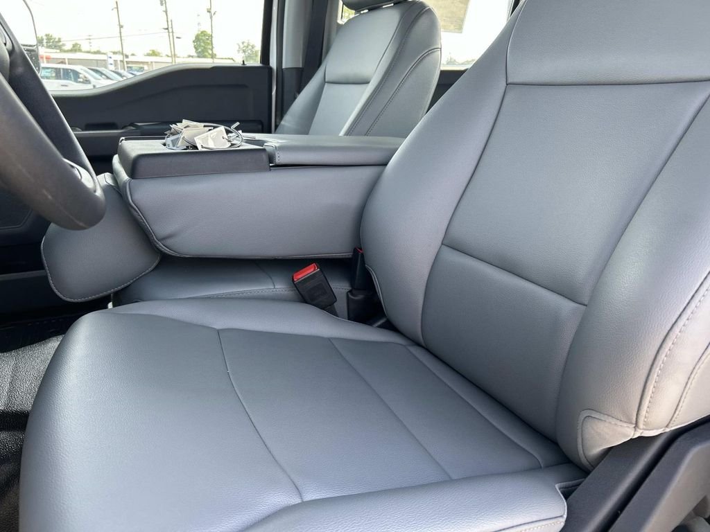 New 2026 Oxford White Ford XL image 16