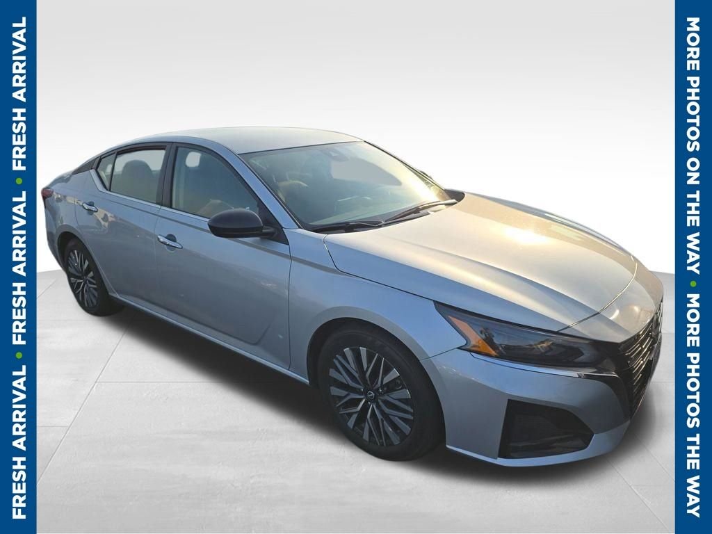 Used 2024 Silver Nissan 2.5 SV image 1