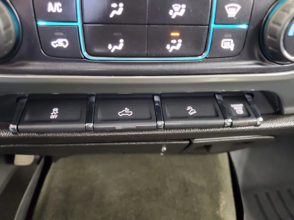 Used 2015 Summit White Chevrolet LT image 19