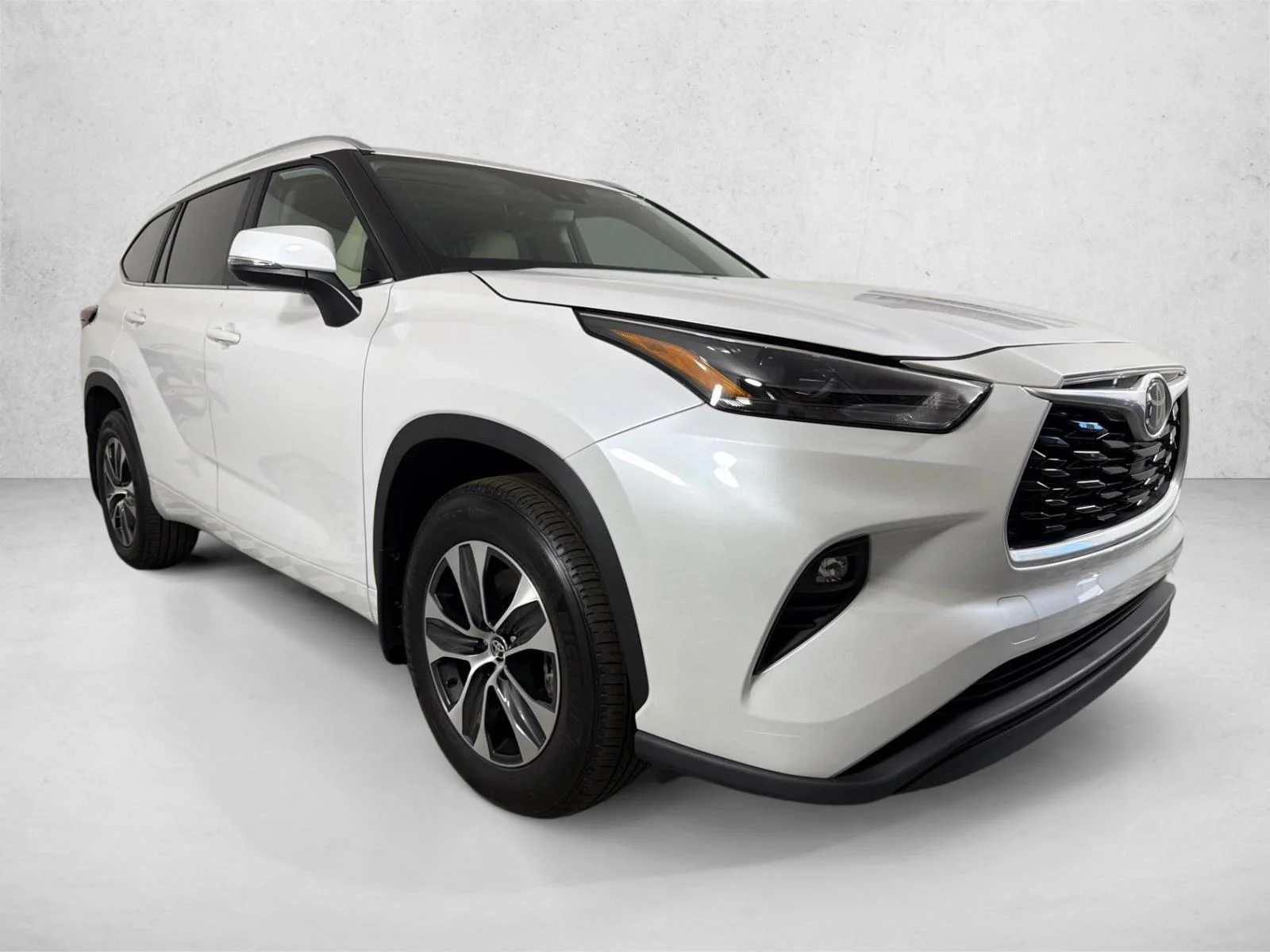 Used 2025 Gray Toyota LE image 1