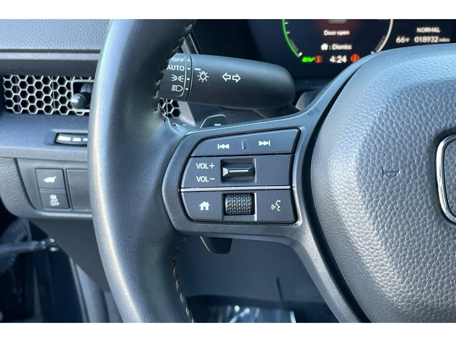 Used 2025 CRYSTAL BLACK PEA Honda Sport-L image 35