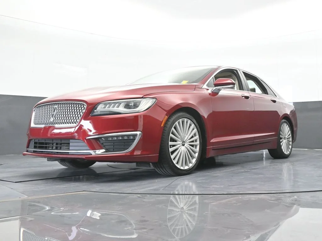 Used 2017 Ruby Red Metallic Lincoln Reserve image 62