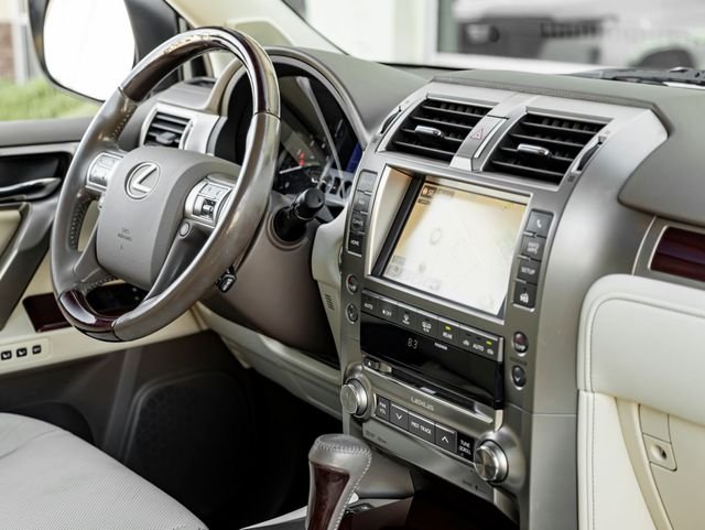 Used 2019 Starfire Pearl Lexus 460 image 37