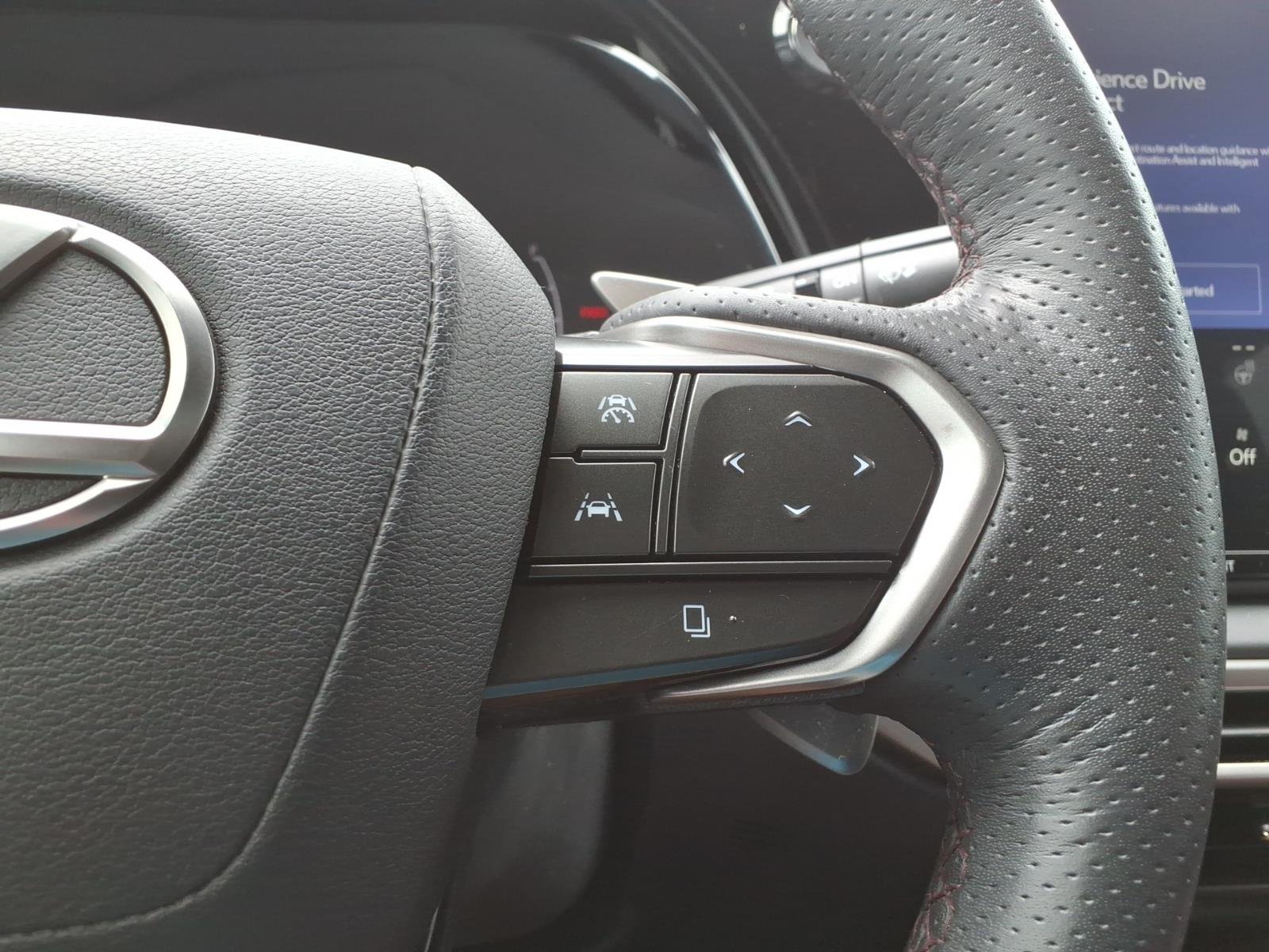 Used 2024 Ultra White Lexus F SPORT Handling image 25