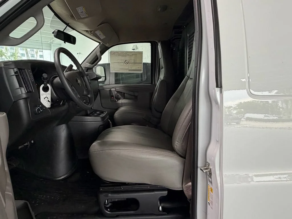 2025 Chevrolet Express Cargo Work Van - Photo 6