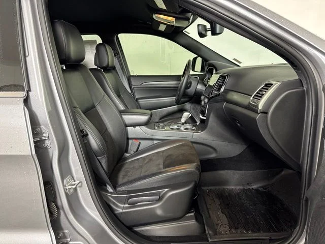 Used 2020 Billet Silver Metallic Jeep Laredo image 4