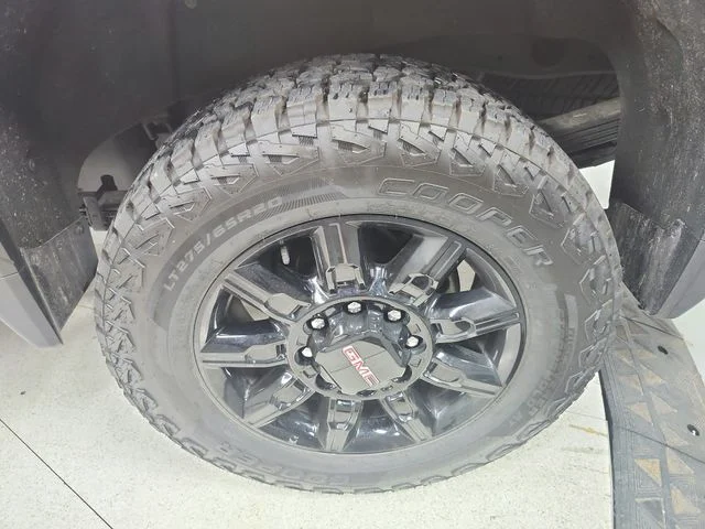 Used 2025 Red GMC AT4 image 58