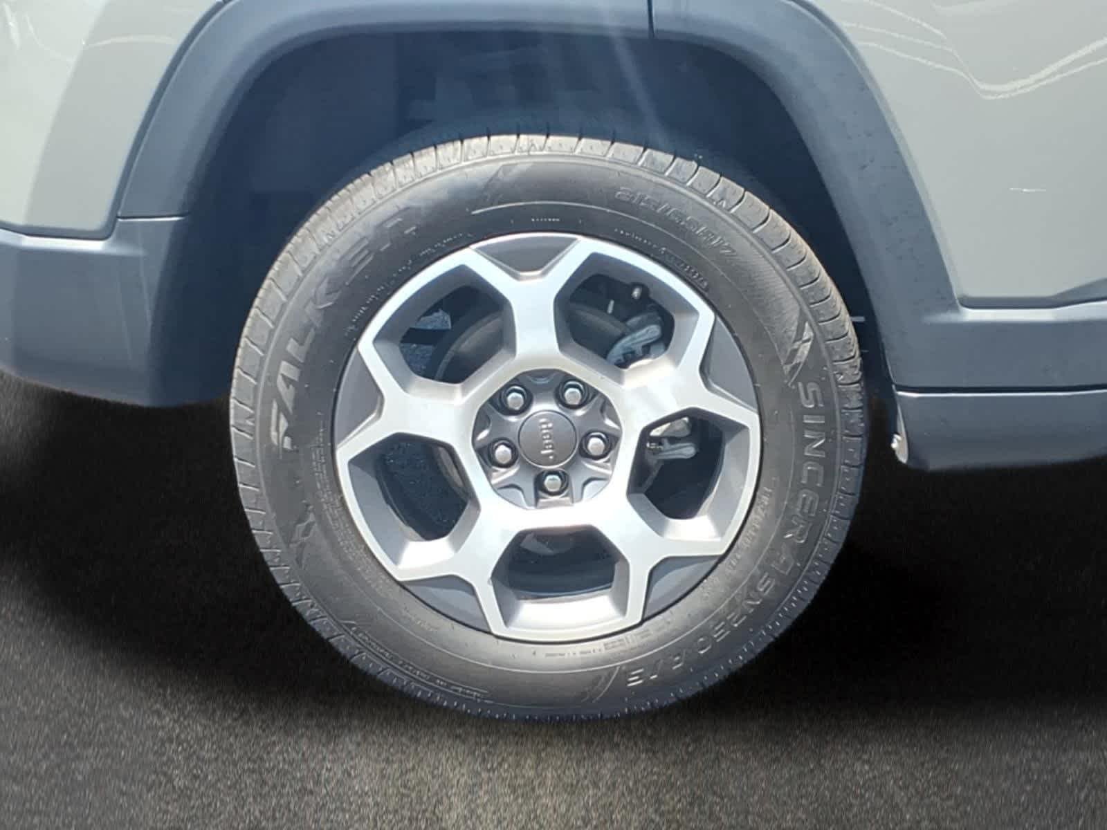 Used 2022 Sting-Gray Clearcoat Jeep Trailhawk image 4