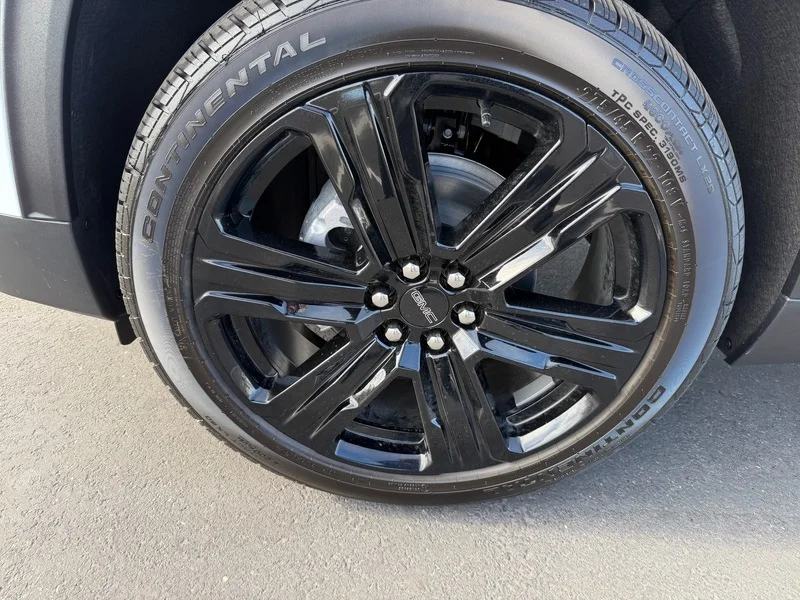 New 2027 Summit White GMC Elevation image 25