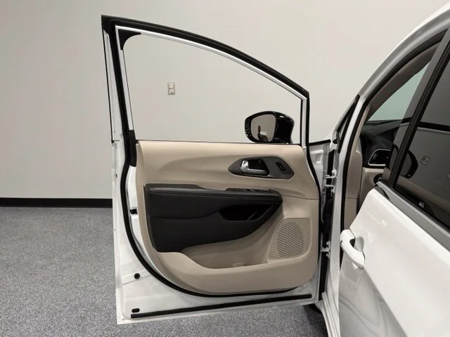 Used 2024 White Chrysler Touring L image 9
