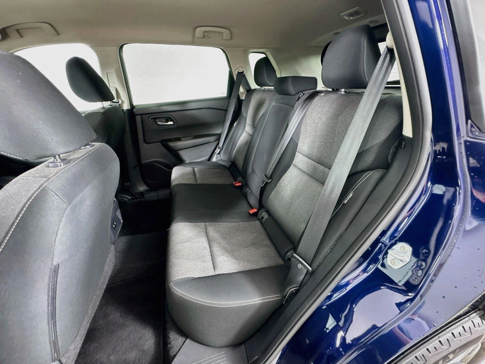 Used 2025 Deep Ocean Blue Pearl Nissan SV image 22