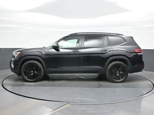 New 2026 Black Volkswagen 2.0T SE w/Technology image 4