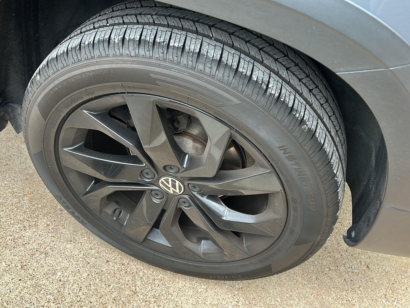Used 2023  Volkswagen SE image 7