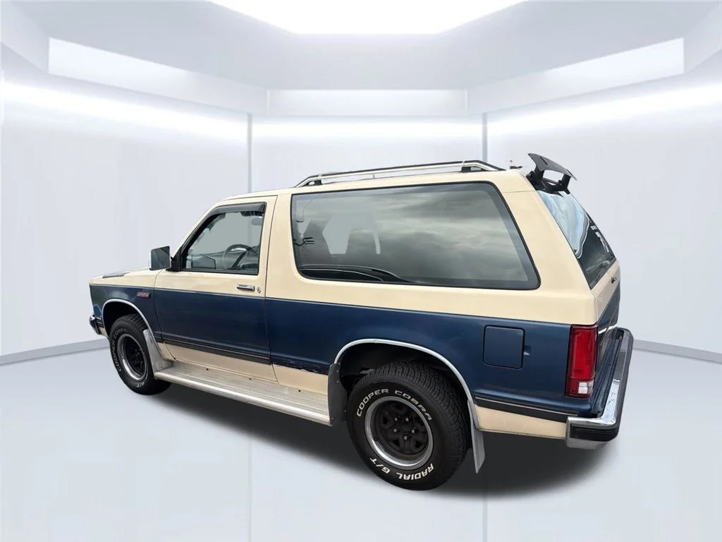 Used 1989 Blue GMC Base image 17