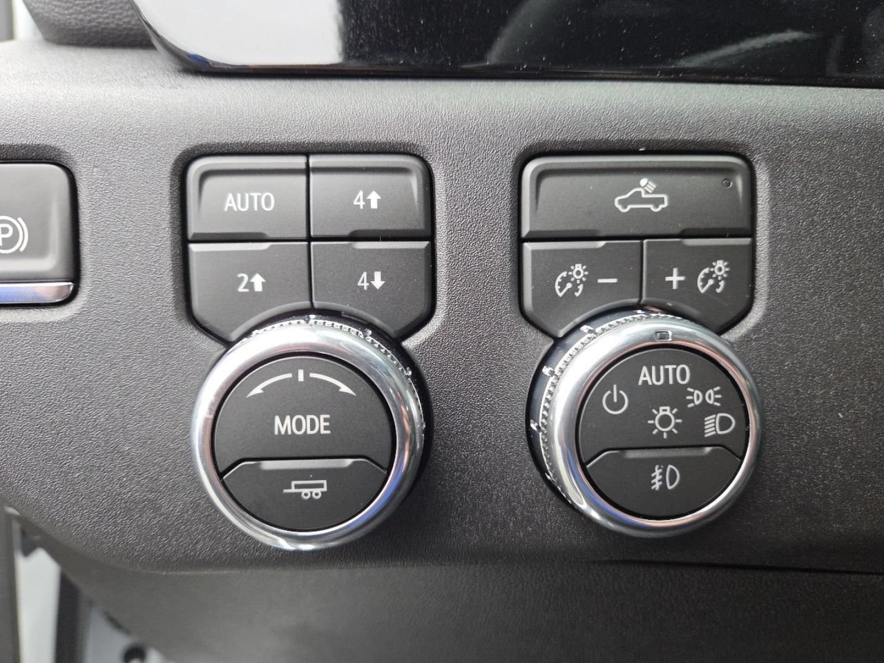 New 2026 Summit White GMC Elevation image 6
