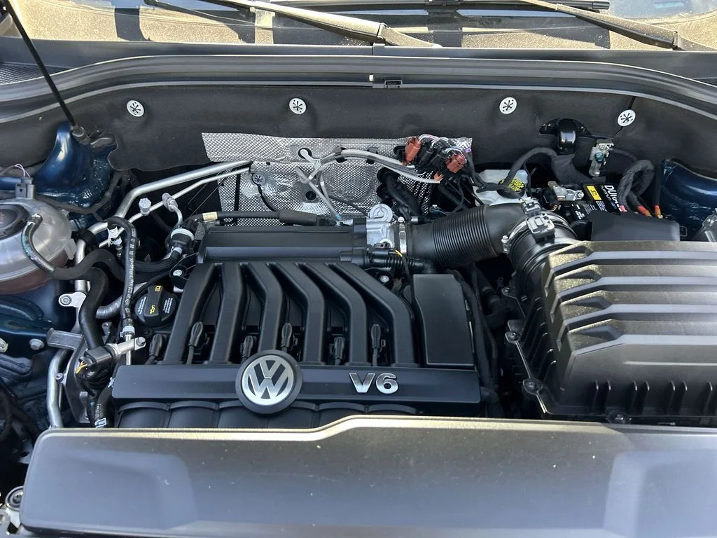 Used 2019 Blue Volkswagen SEL image 31