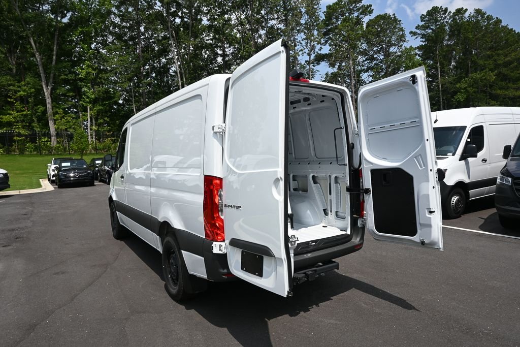 Used 2025 Arctic+White Mercedes-Benz Cargo 144 WB image 26