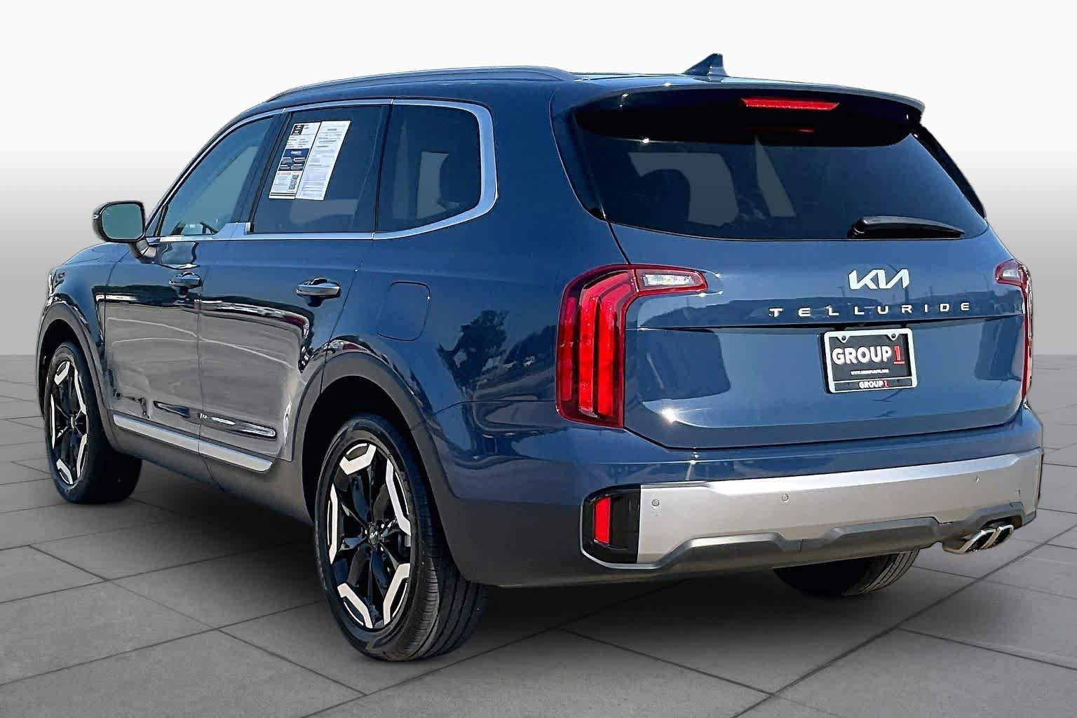 Used 2025 Midnight Lake Blue Kia S image 11