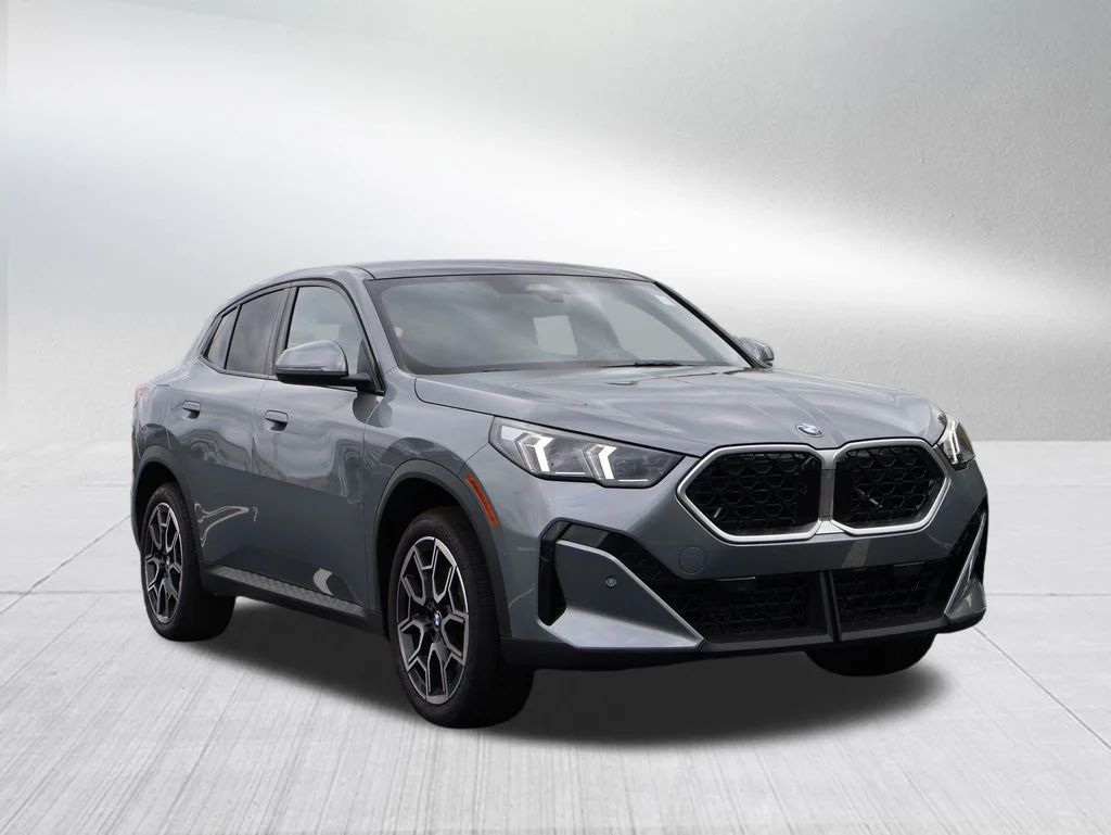 Used 2025 Gray BMW xDrive28i image 4