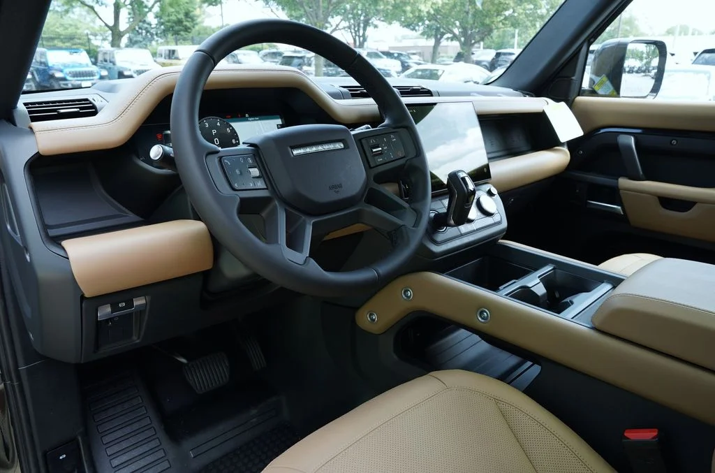New 2026 Santorini Black Land Rover X-Dynamic SE image 15