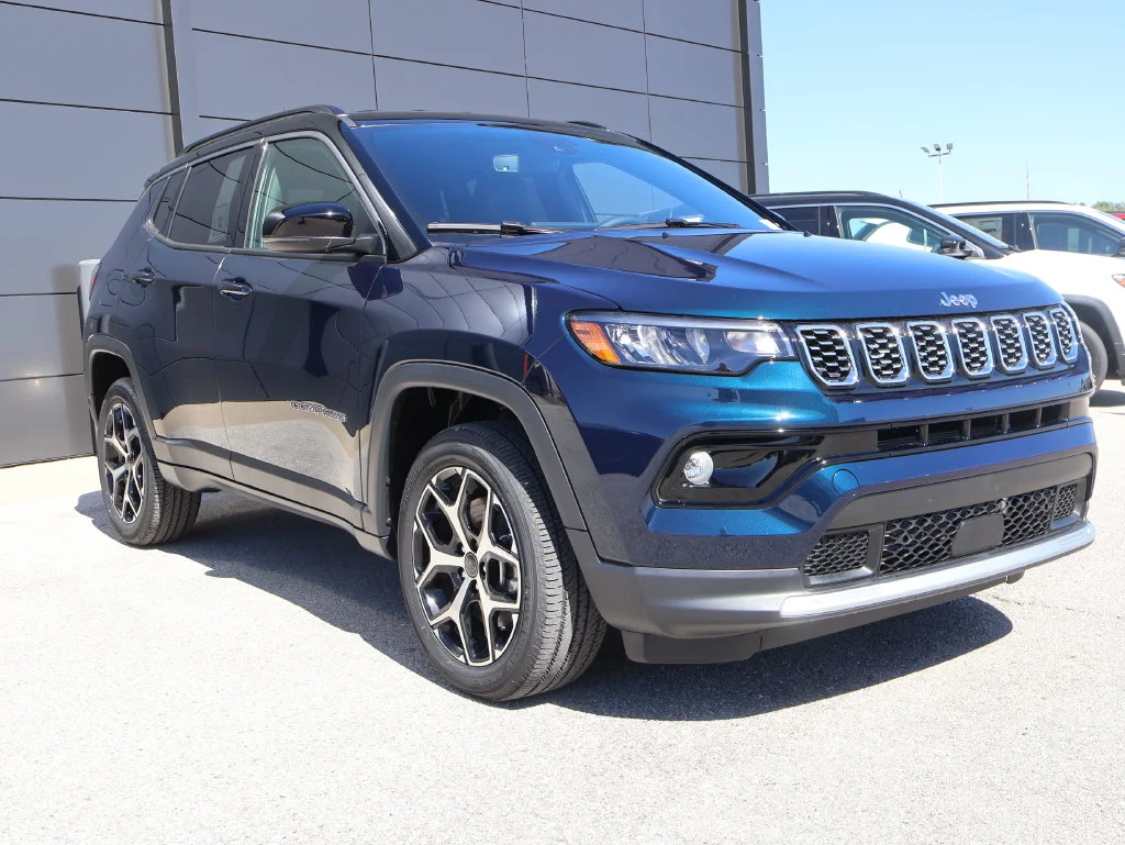 New 2026 Fathom Blue Pearl-Coat Exterior Paint Jeep Limited image 6