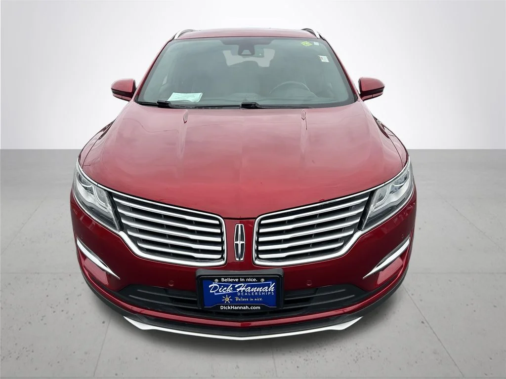 Used 2015 Red Lincoln Base image 3