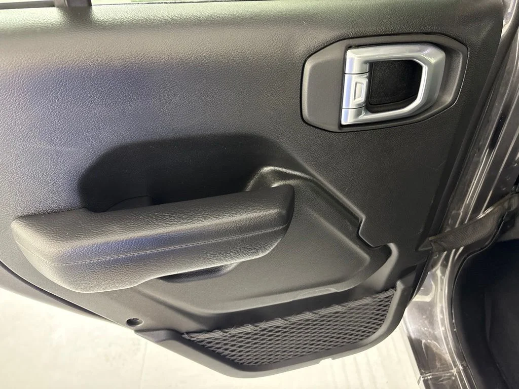 Used 2025 Crystal Metallic Jeep Sport S image 20