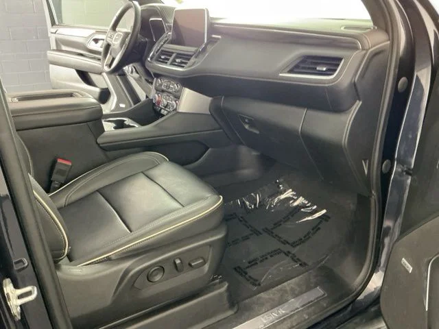 Used 2023  GMC SLT image 19