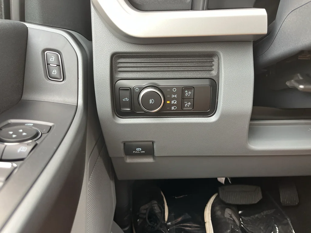 New 2026 Oxford White Ford F-250® XLT image 24