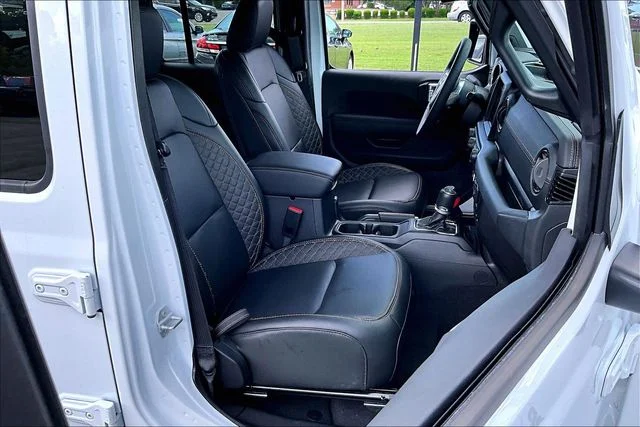 Used 2023 White Jeep Overland image 26