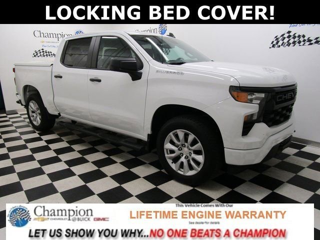 Summit White 2023 Chevrolet Silverado 1500 Custom Crew Cab RWD Pickup Truck 4X2