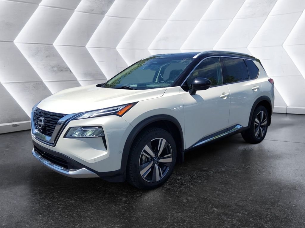 Used 2023 White Nissan Platinum image 3