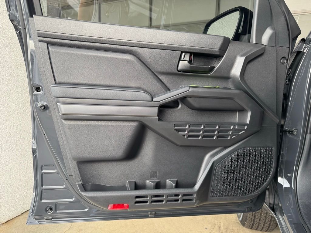 2025 Toyota Tacoma SR5 - Photo 8