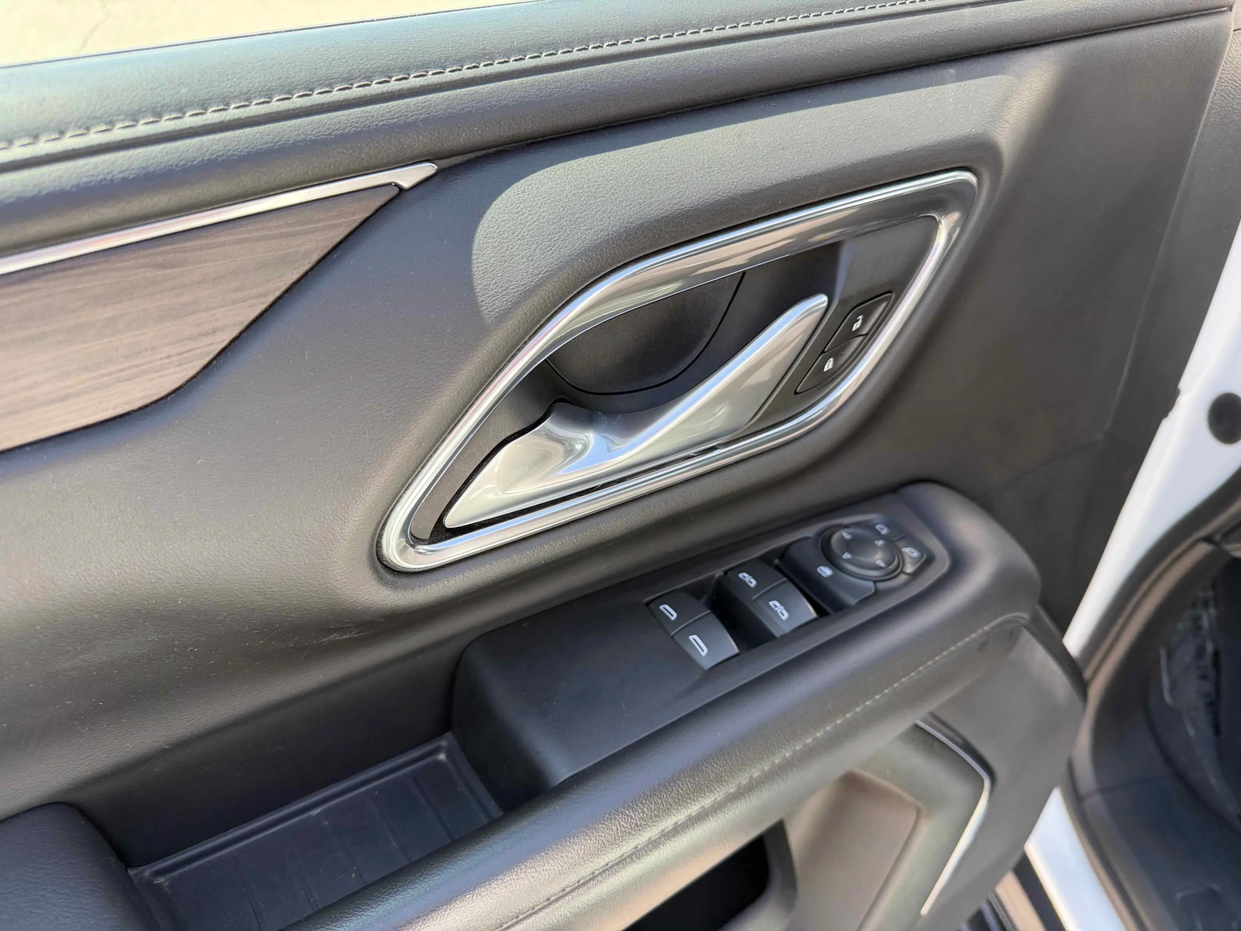 Used 2022 White Chevrolet LS image 17