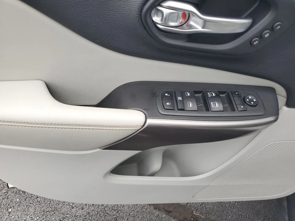 Certified Used 2019 White Jeep Limited image 19