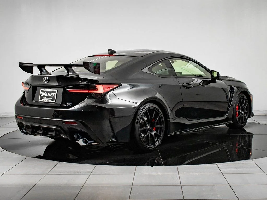 2024 Lexus RC F - Photo 6
