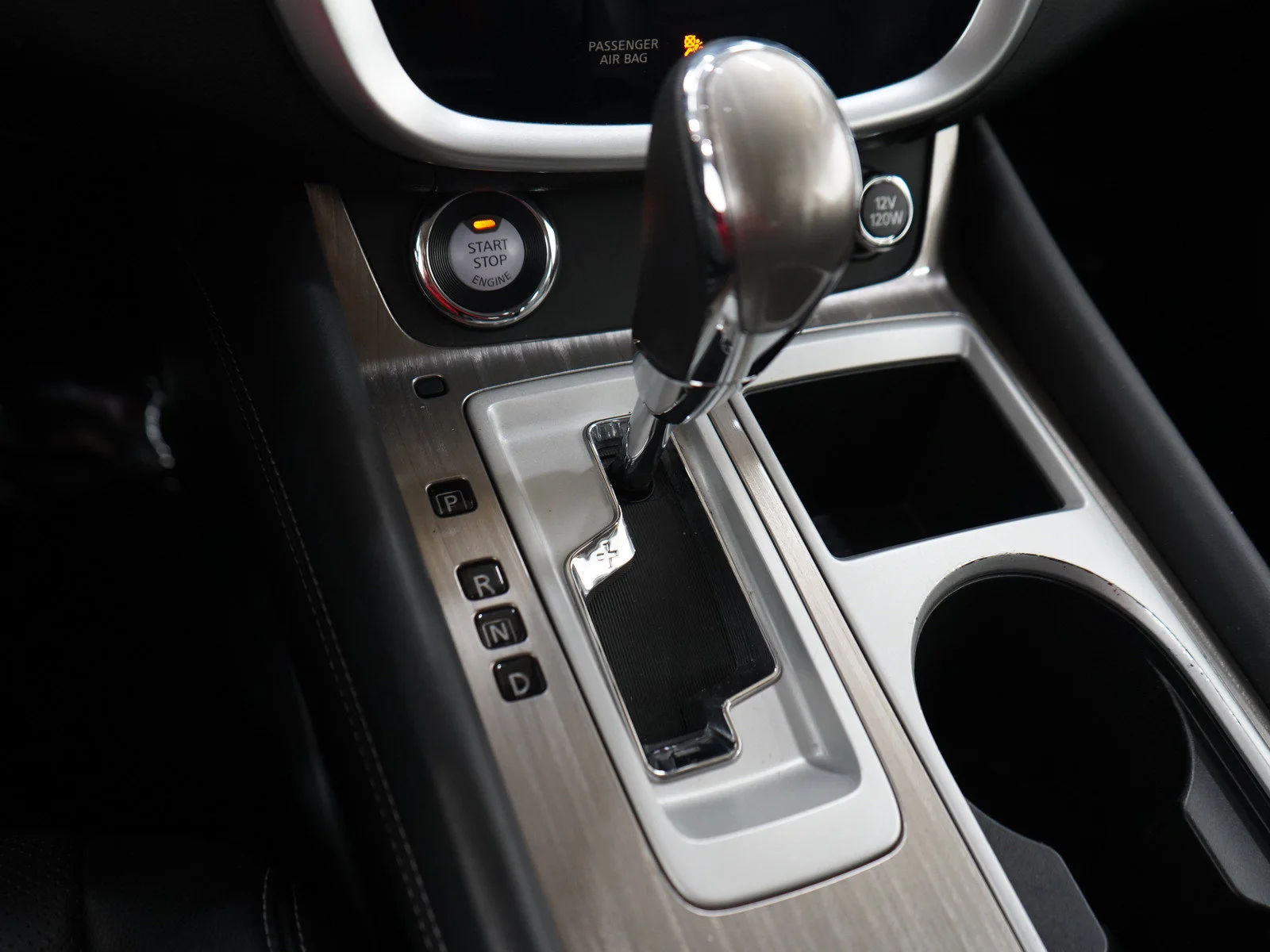 Used 2018 White Nissan SL image 23