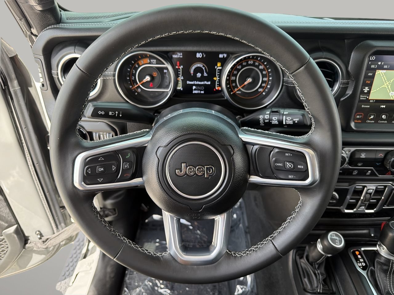 Used 2022 Sting-Gray Clearcoat Jeep Unlimited Sahara image 29